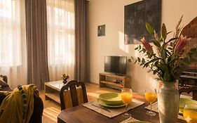 Old Town Brigue Apartment By Otium